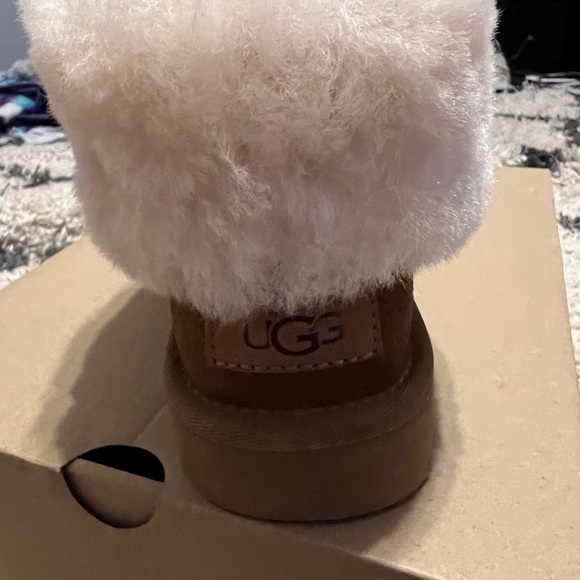 BRAND NEW UGGS IN BOX - Picture 6 of 6